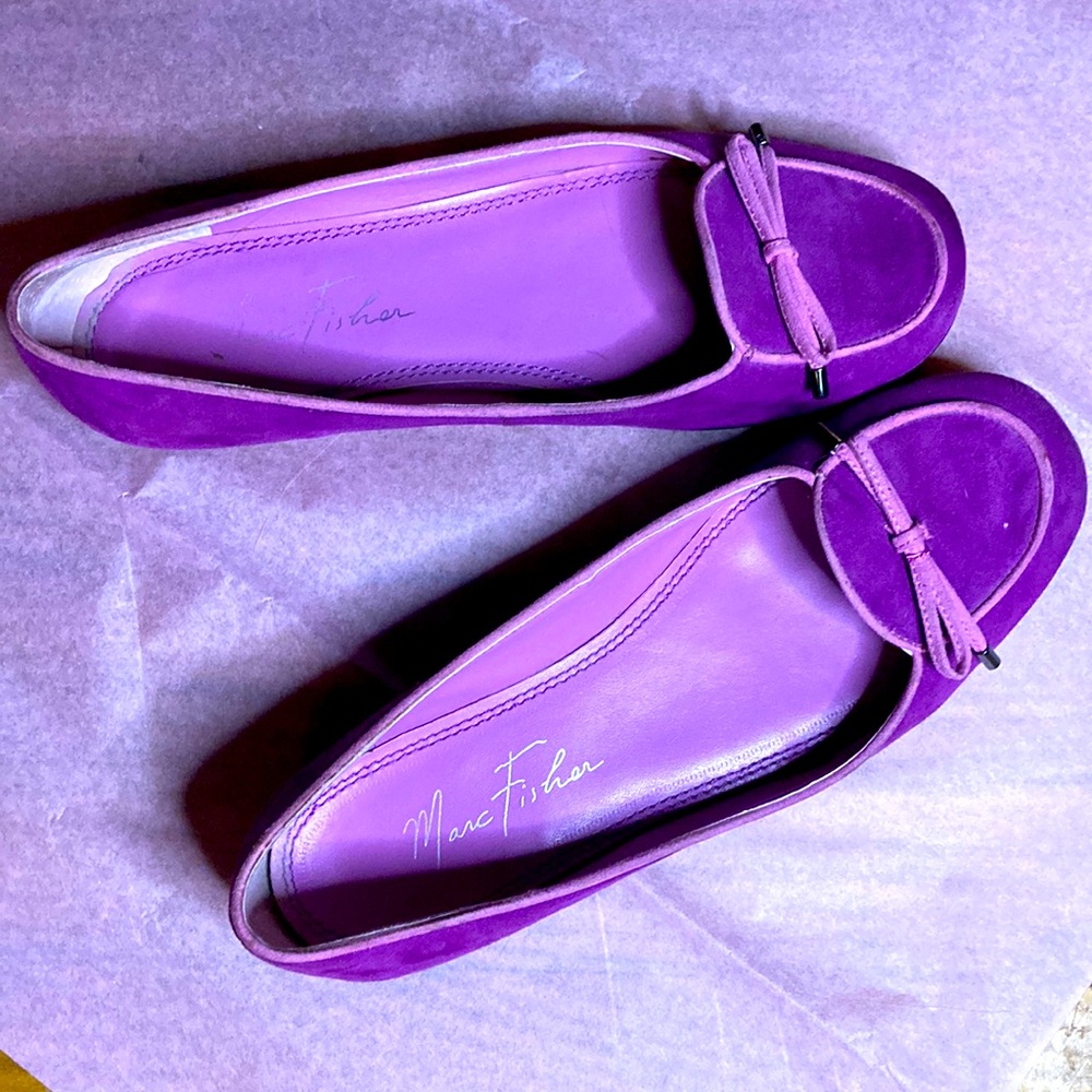 Marc Fisher VINTAGE pink and purple flats size 8 suede.